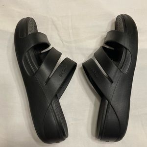 CROCS women’s size 11 black Bocca Strappy wedge sandals